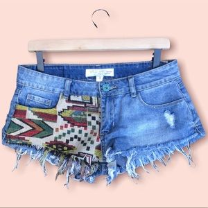 Wyld Hart Denim size 5 tribal print bohemian low rise short